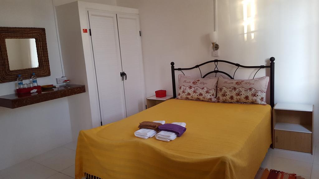 Chez Johnny - Blue Bay Hotel Luaran gambar