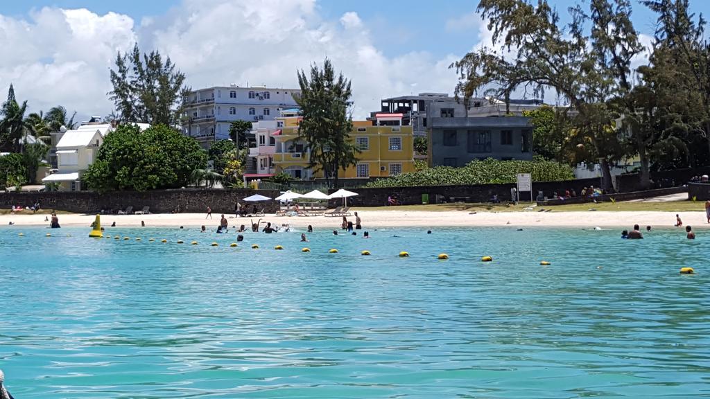 Chez Johnny - Blue Bay Hotel Luaran gambar
