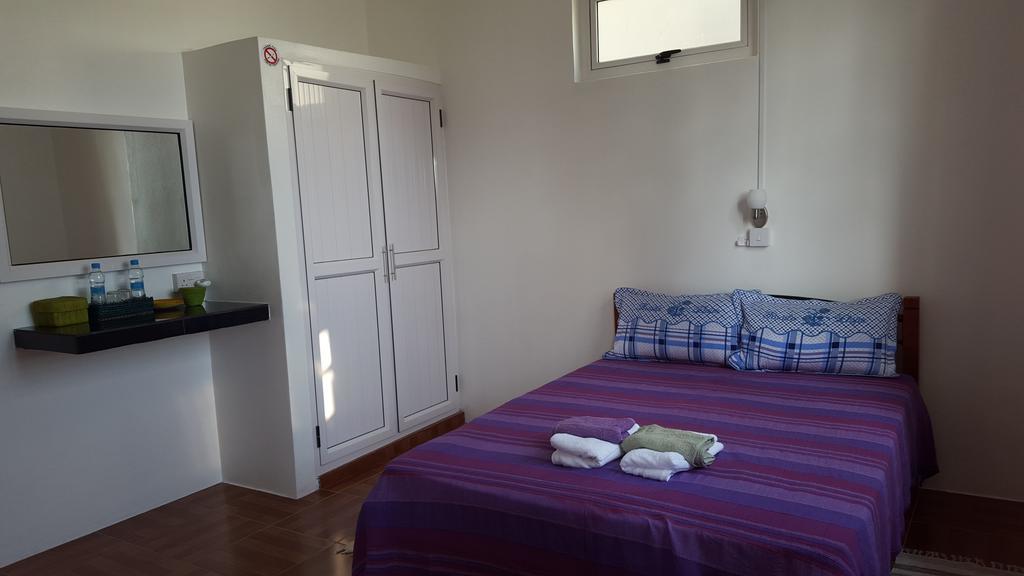 Chez Johnny - Blue Bay Hotel Luaran gambar