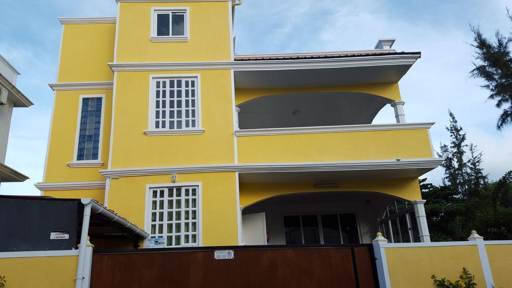 Chez Johnny - Blue Bay Hotel Luaran gambar