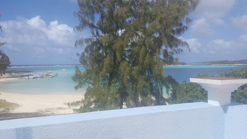 Chez Johnny - Blue Bay Hotel Luaran gambar