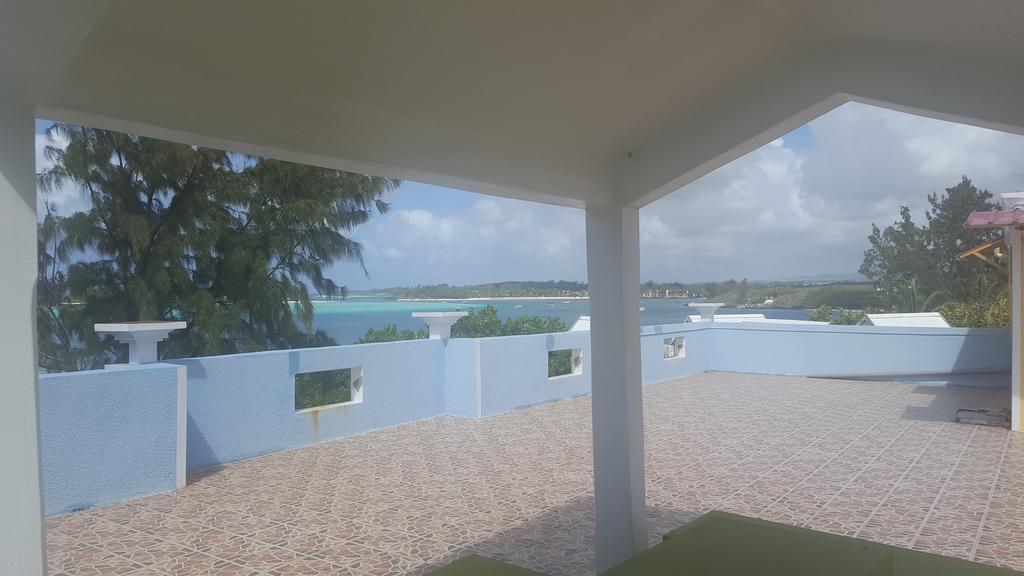 Chez Johnny - Blue Bay Hotel Luaran gambar