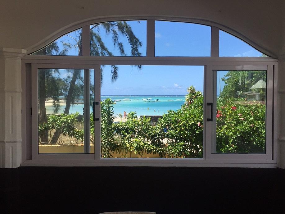 Chez Johnny - Blue Bay Hotel Luaran gambar