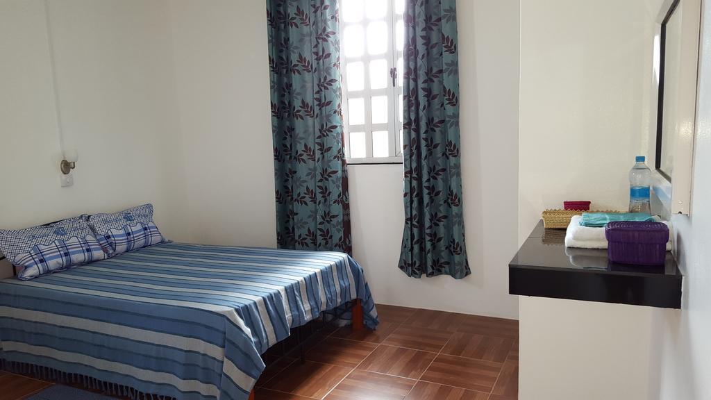 Chez Johnny - Blue Bay Hotel Luaran gambar