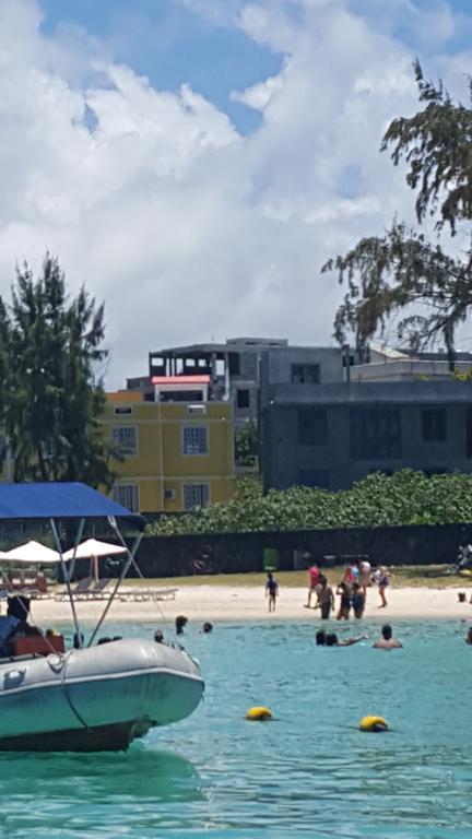 Chez Johnny - Blue Bay Hotel Luaran gambar
